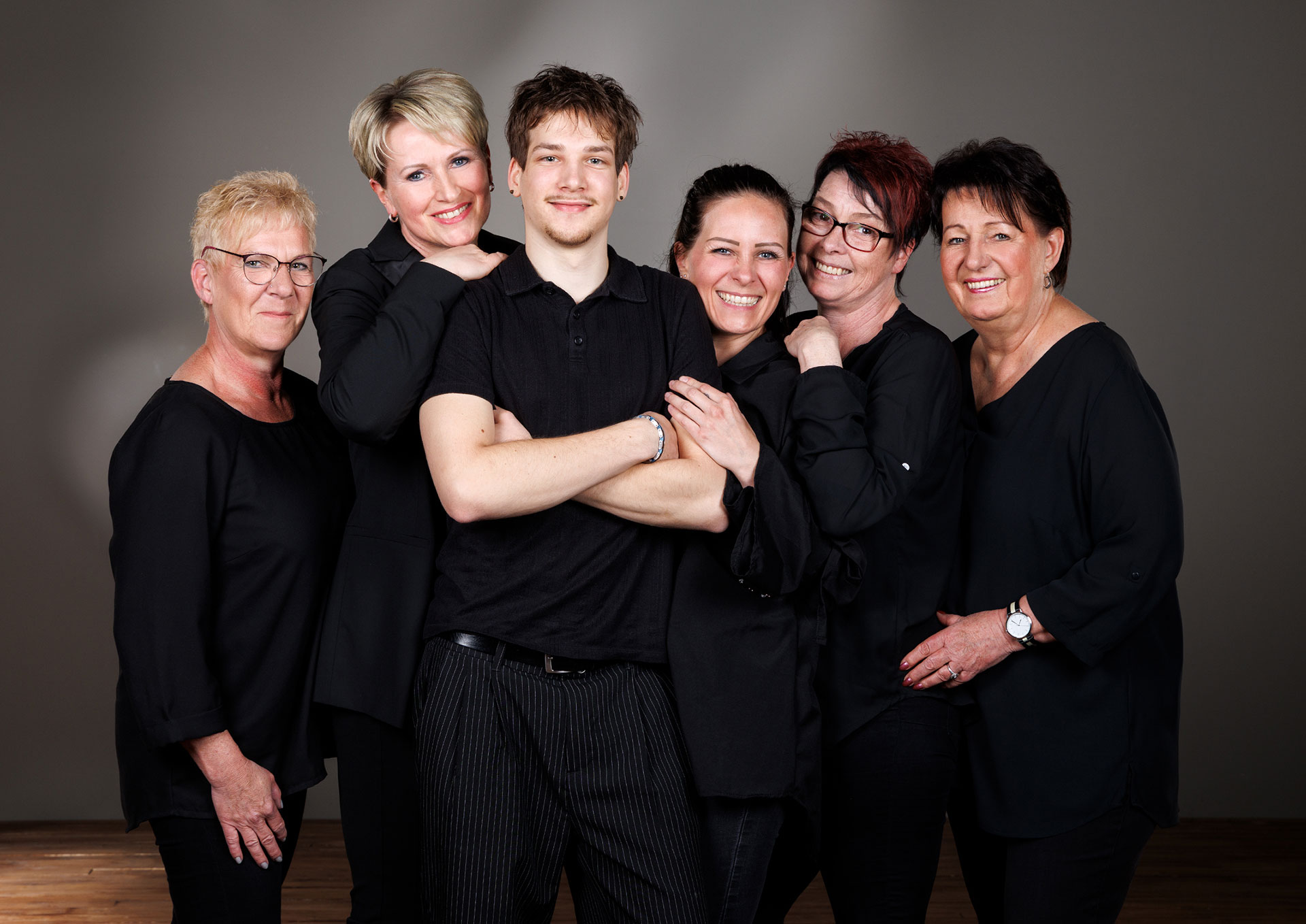 Iris Tiemann Friseur Team kuschelt